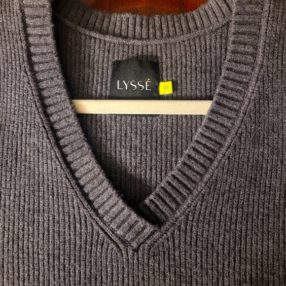 Lysse Sweater Super Soft Open Shoulder Sweater V-neck Medium Excellent ✔️ - Picture 6 of 7